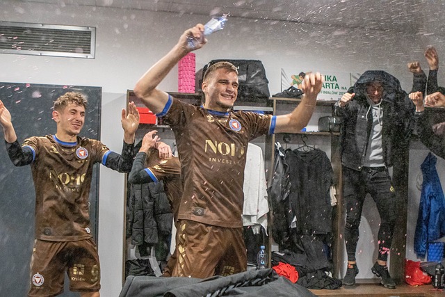 拜仁提出将穆勒安排到洛杉矶FC踢一年退役，并会有告别仪式.